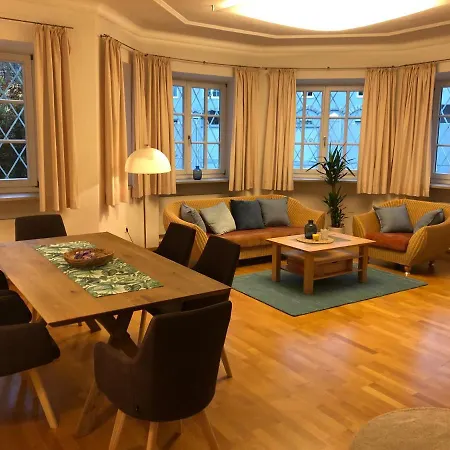 Eiskoegerl Im Barbarahof 比绍夫斯霍芬