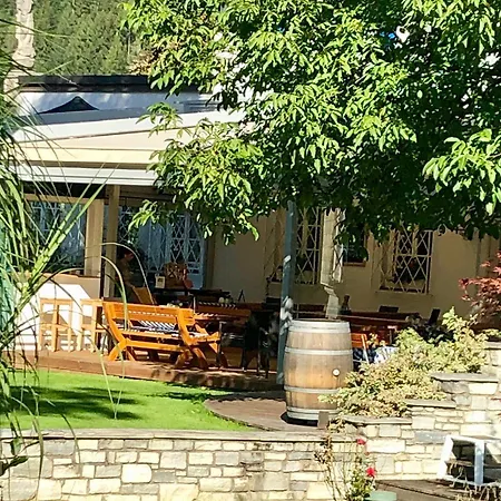 Eiskoegerl Im Barbarahof 比绍夫斯霍芬