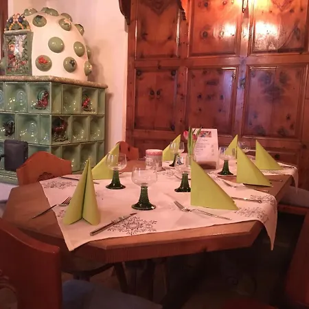 Eiskoegerl Im Barbarahof 比绍夫斯霍芬